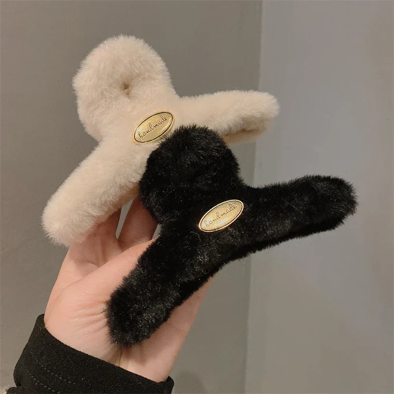 

13Cm autumn and winter solid color plush hairpin Korean Xiaoxiangfeng grab clip large new premium plush grab clip crab clip