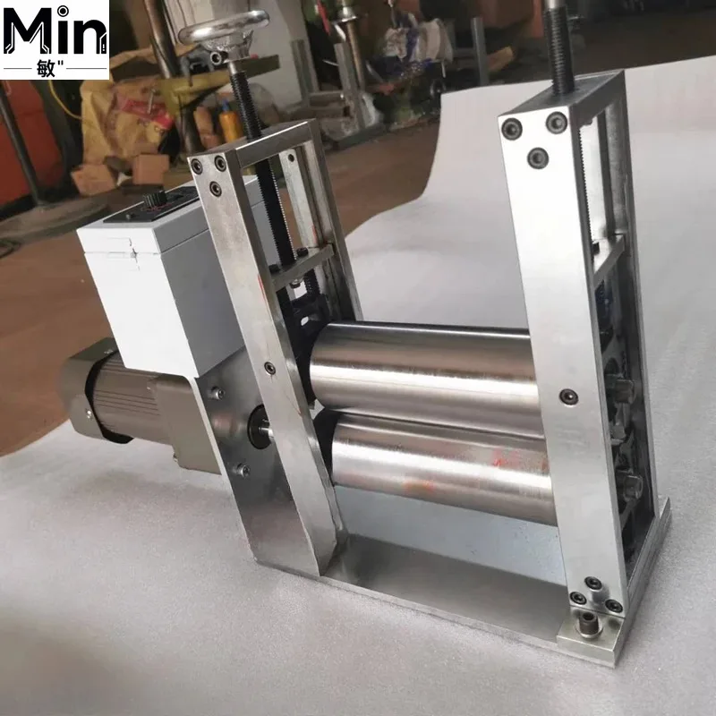 Galvanized Steel Feeding Pressing Machine Tractor Roller Press with Wheel Bearing Housing Bracket for Heating Bronzing