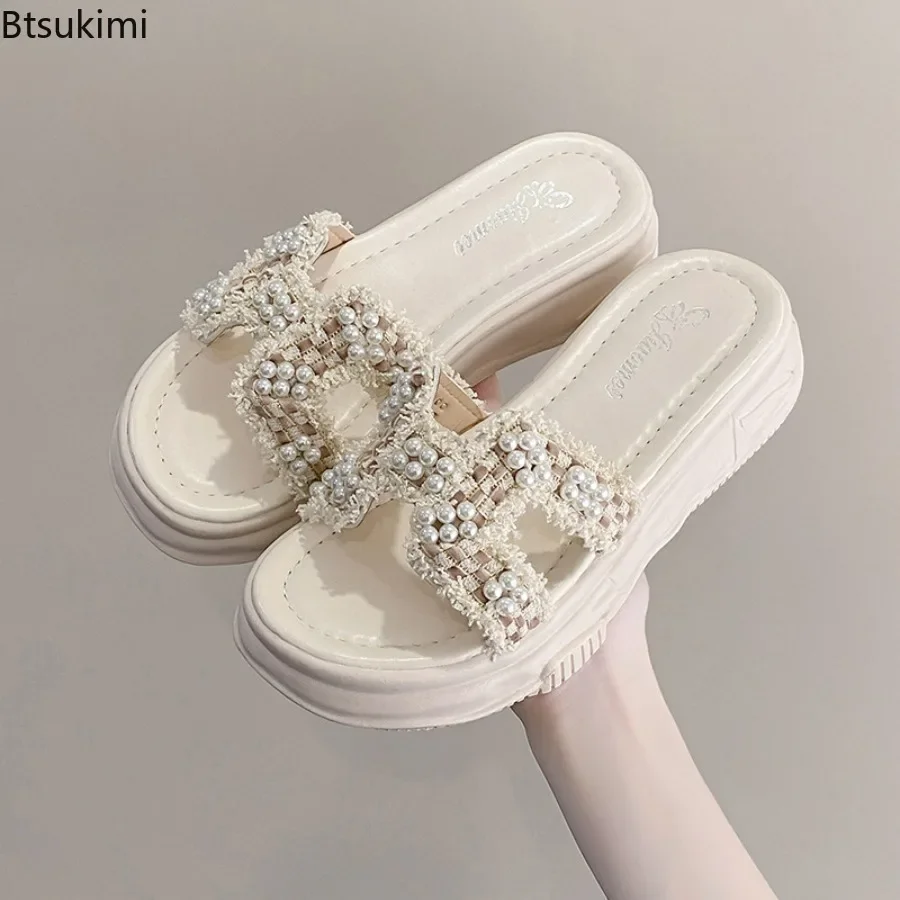 

2024 Women's Summer Cute Sandals Checkerboard Design Thick Sole Matsuke Heel Sandals Slippers Cross Over Pearl Slippers Female