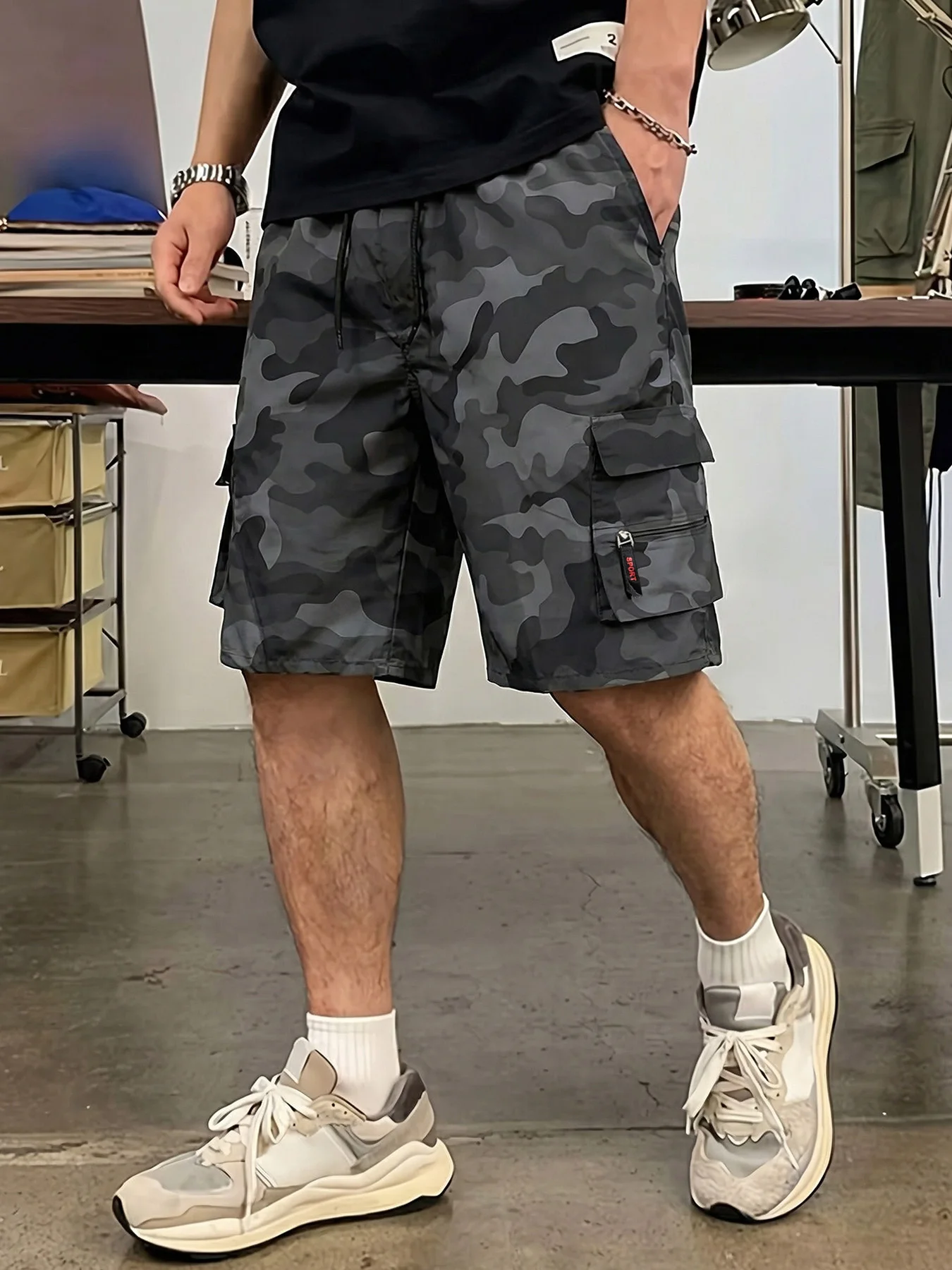 Gerade geschnittene Cargo-Shorts für Herren, leicht, atmungsaktiv, einfarbig, Kordelzug an der Taille mit Reißverschlusstaschen, lässige Sommer-Shorts – Detail 5