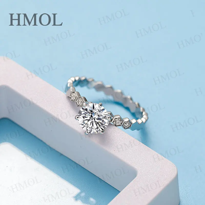 

Elegant Shangmei Honeycomb-shaped Moissanite Round Cut Wedding Ring VVS1 Quality 925 Silver Engagement Bridal Jewelry Gift