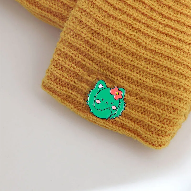 Cartoon metal brooch creative pea scallion animal shaped cute vegetable series student bag badge