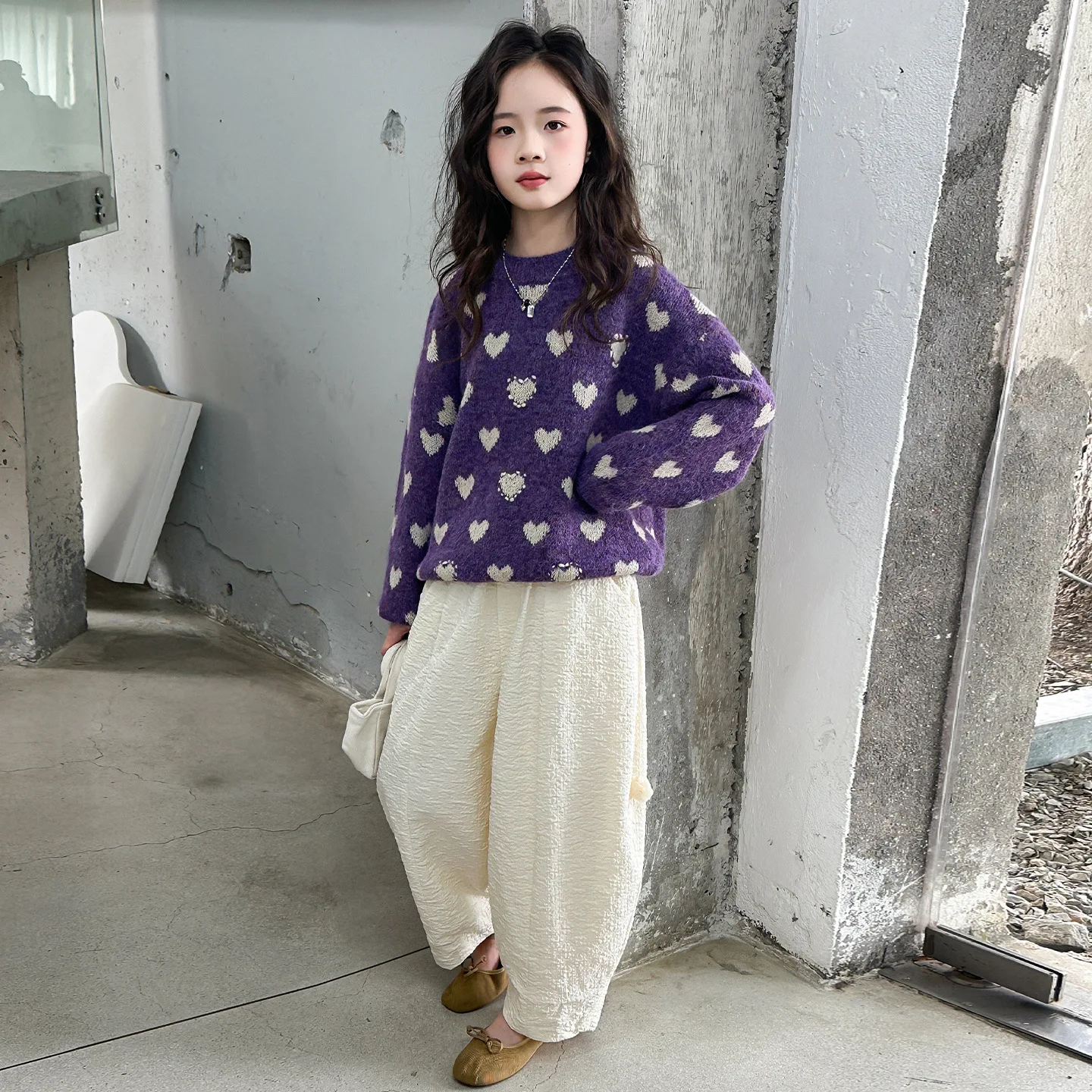 

Свитер для школьниц, осенний корейский детский вязаный топ с принтом сердца для девочек-подростков, пуловер с круглым вырезом и длинными рукавами