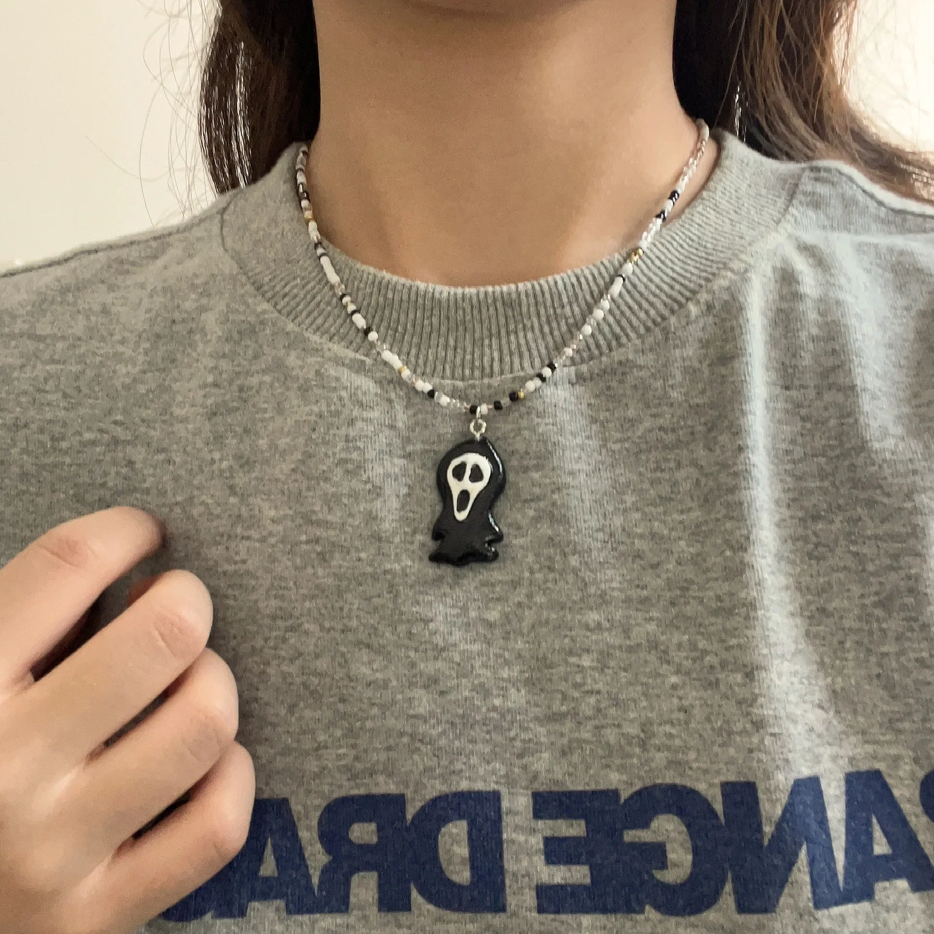 Original niche design personalized polychrome Beading funny necklace Halloween creative ghost skull pendant collarbone necklace