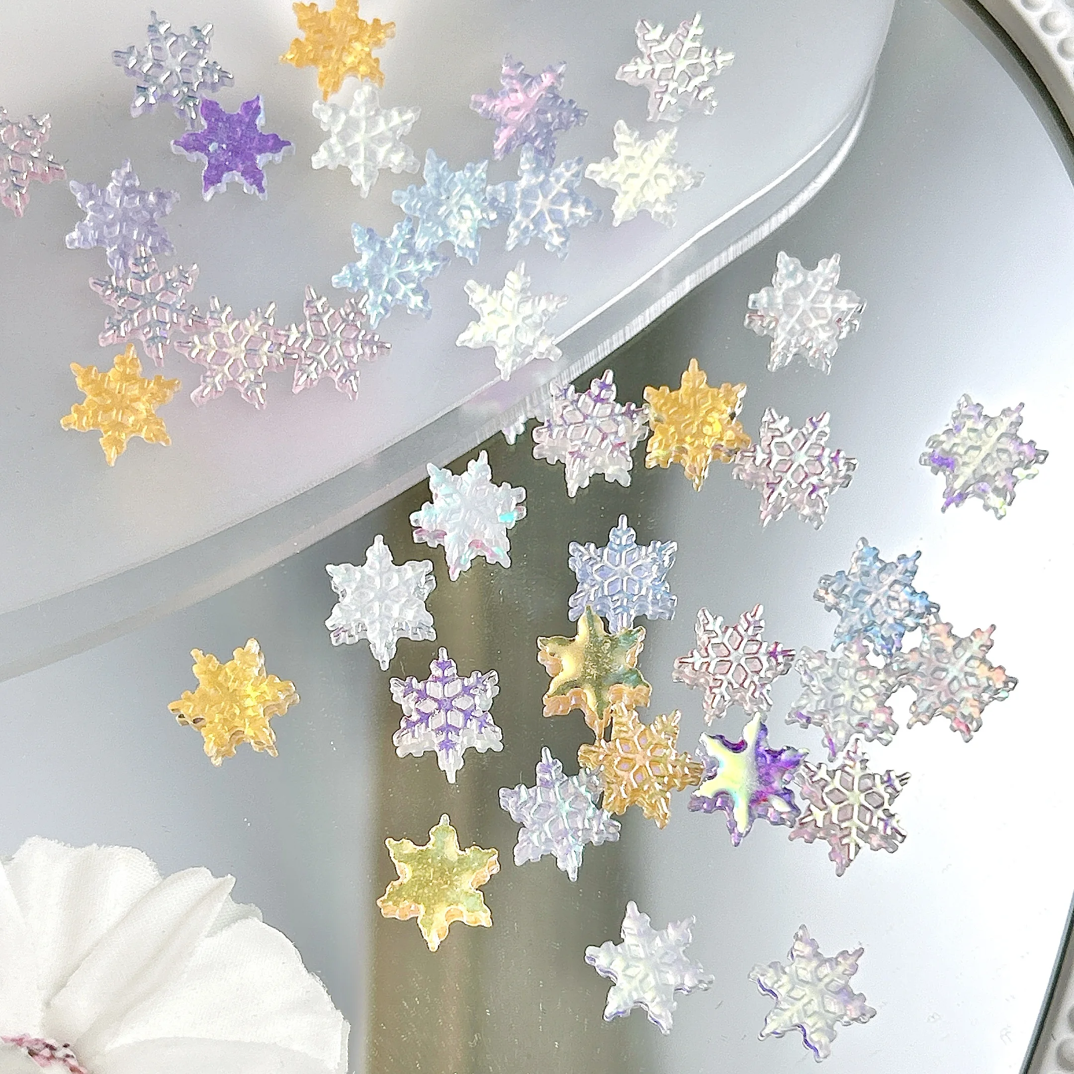 60 SZTUK 3D Gradientowe Kolorowe Sześciokątne Płatki Śniegu Żywiczne Ozdoby do Paznokci Minimalistyczne Kreatywne Świecące Płatki Śniegu Dekoracje do Paznokci DIY