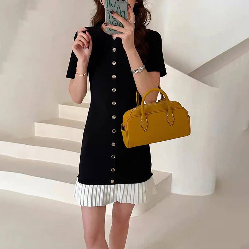 세련된 단추 업 원피스, 흑백 대비 색상, 주름 밑단, 슬림핏, 라운드 넥, 프렌치 싱글, 틈새 2025