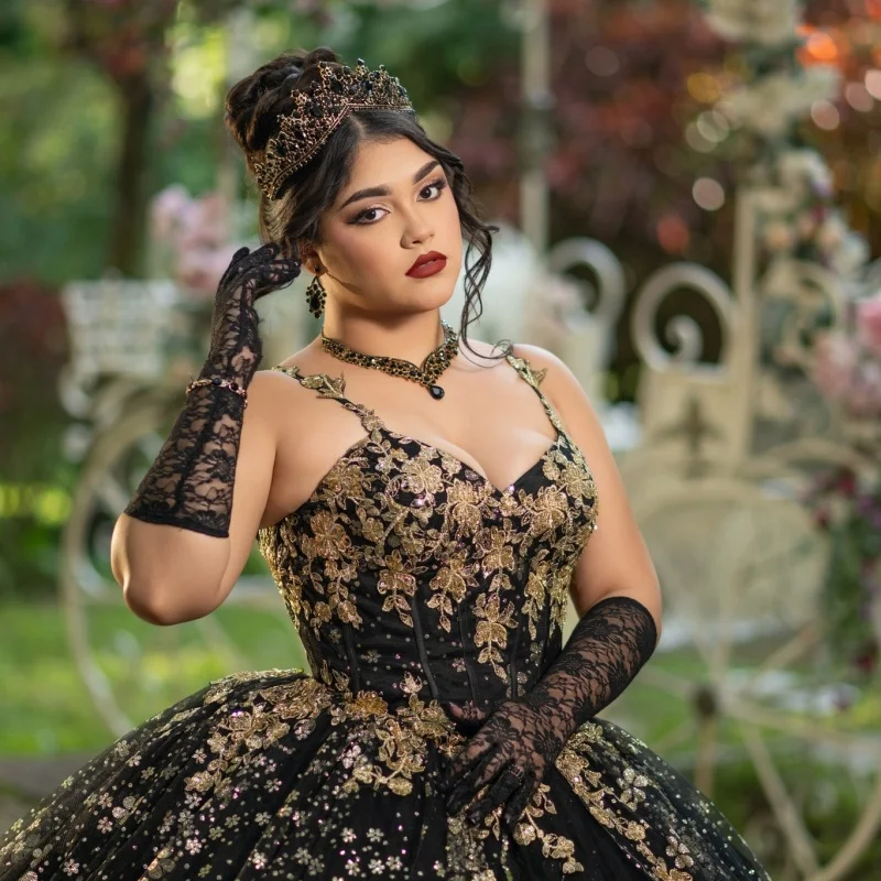 Personnalisé noir brillant épaules dénudées Quinceanera robe cristal superposition 3D fleur applique superposition robes de 15 Quinceanera