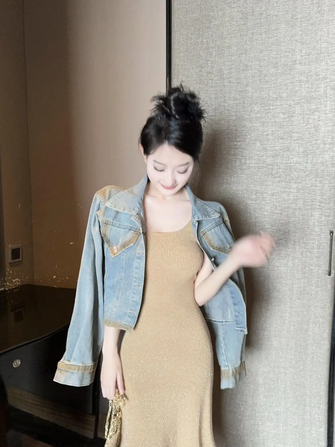 

Модный джинсовый жакет на одной пуговице, собственная торговая марка, трендовый ретро-стиль, удлиненный пиджак для всех типов фигуры