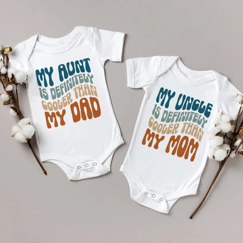 

Мой дядя определенно кулер, чем моя мама, детское боди с принтом, забавная одежда для младенцев, комбинезон с короткими рукавами для новорожденных, комбинезон для малышей