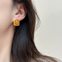 Boucles d'oreilles en ambre de luxe pour femmes, bijoux de style rétro français, accessoires cadeaux pour filles, tendance européenne, nouveau design élevé, mode 3