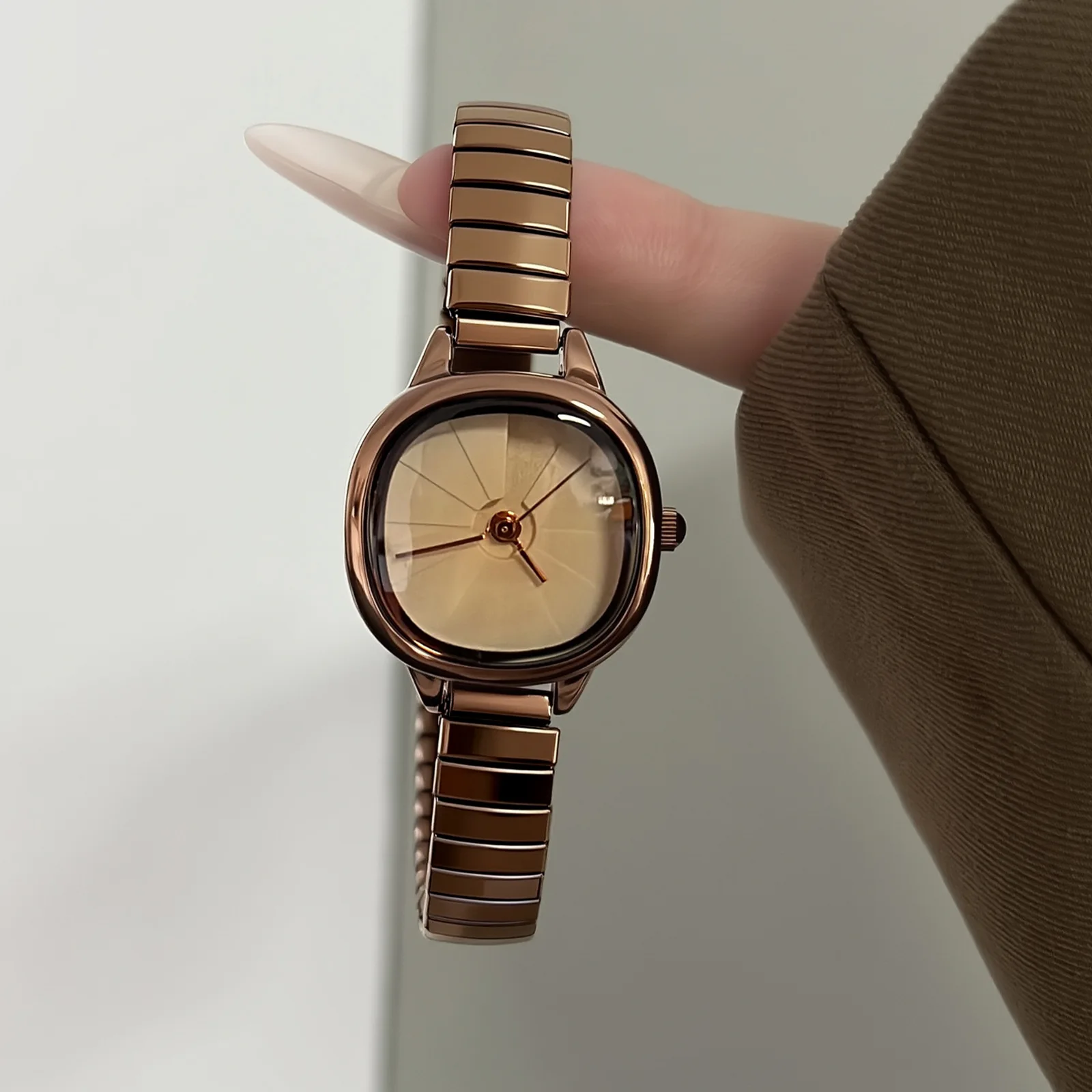 New Women's Watch Retro Elastic Band Elastic Steel Strip Minimalist Square Sugar Waterproof Ladies Fashion Quartz Clock Watches