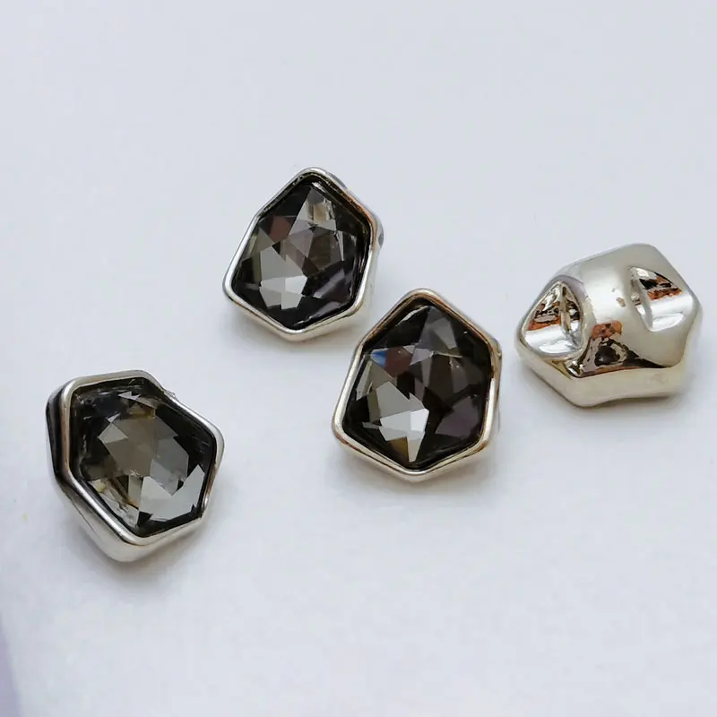Modische High-End-Strass Kristall Metall Knöpfe Modedesigner Damen Kleidung Nähen Accessoires Hemd Manschetten Mini-Knopf – Detail 4