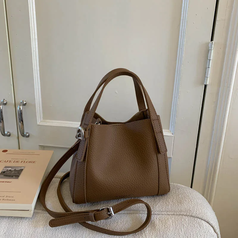 

2023 Новая женская винтажная сумка-мешок, шикарная регулируемая сумка через плечо, слинг из мягкой искусственной кожи с верхней ручкой для ежедневного использования и городских свиданий