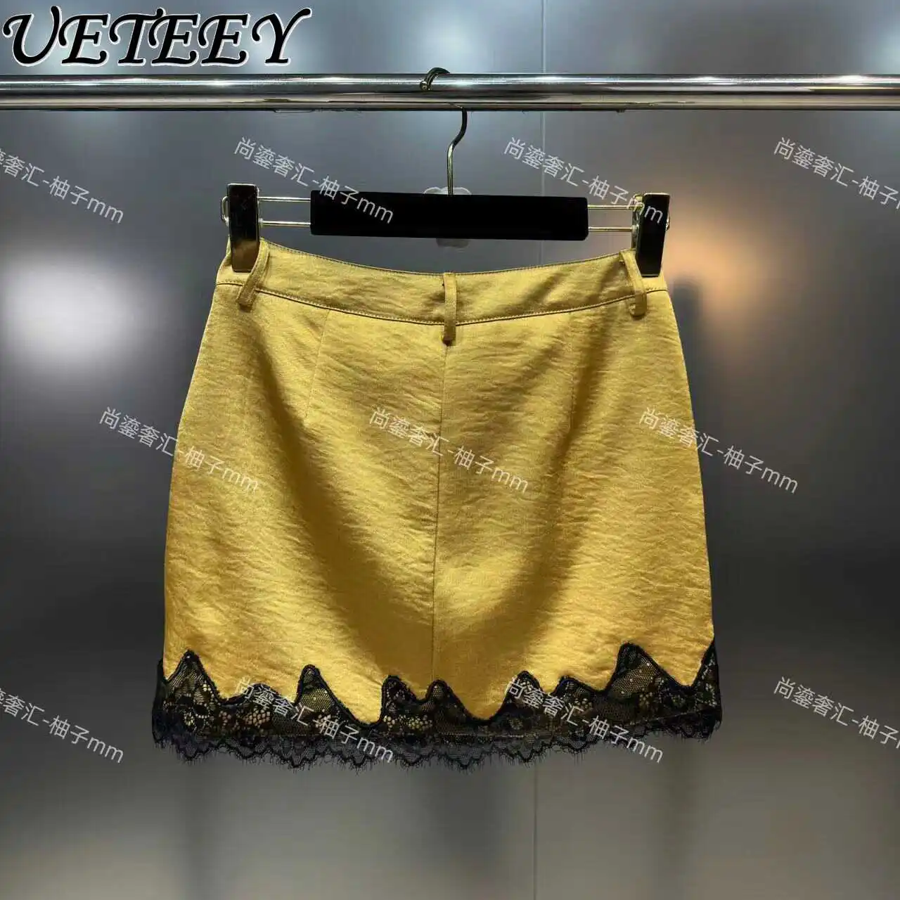 Gilet intero patchwork in pizzo estivo Canotte senza maniche nere sexy e gonna corta aderente dorata Set di fascia alta alla moda