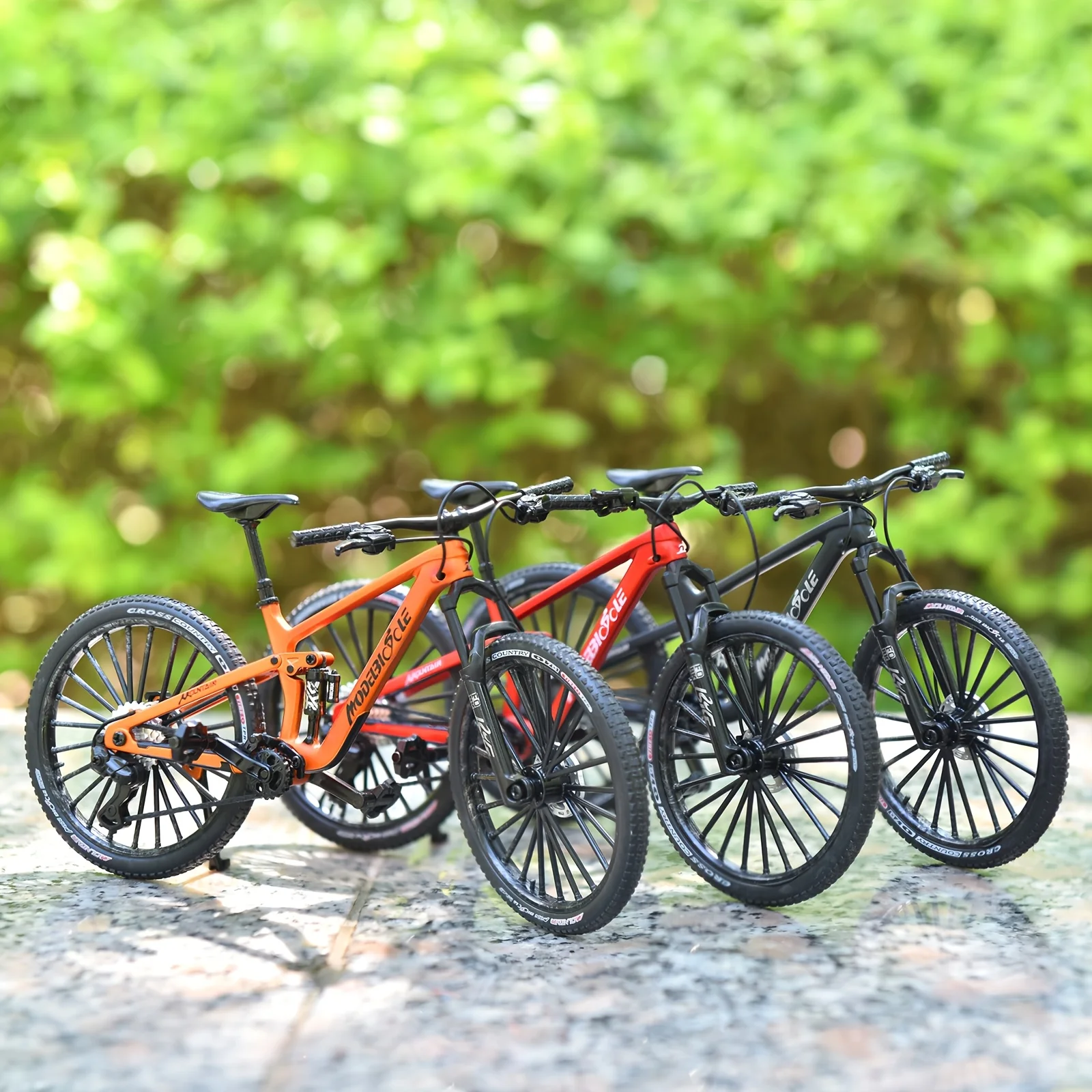 Brinquedo modelo de bicicleta de estrada em escala 1:6, adequado para decoração de casa, uma placa de mudança de marcha na parte traseira e pés de ligação da roda, bom presente