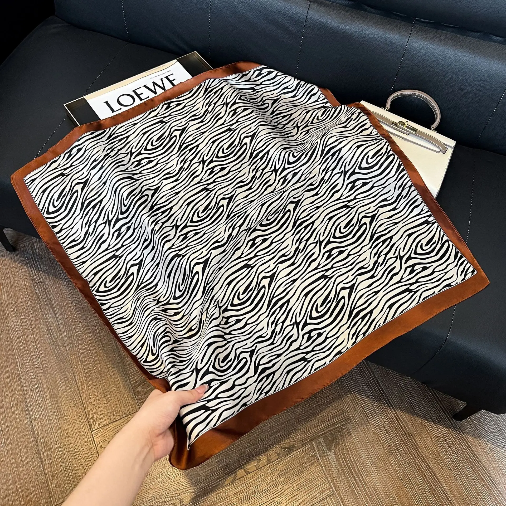 

Роскошный шелковый квадратный шарф с леопардовым принтом, женский платок, повязка для волос, сумка для рук, лента на голову, хиджаб, шейный платок, повязка на голову, мягкий атлас