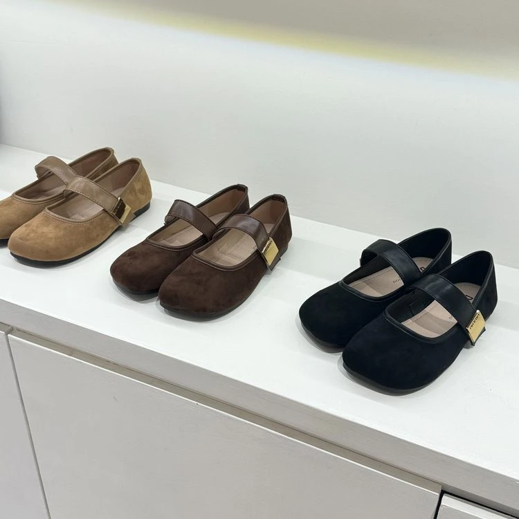 

Shallow Mouthed Flat Sole Single Shoe for Women 2026 New Spring and Autumn Soft Sole Bean Shoes Round Toe Retro Mary Jane Shoes