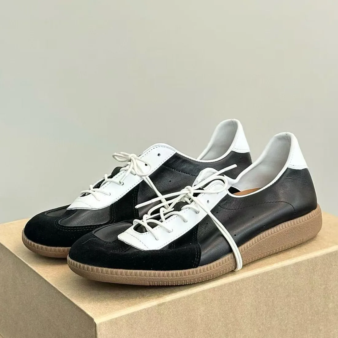 

Round headed flat strap German training shoes for women in the spring of 2025, versatile Forrest Gump casual shoes trend