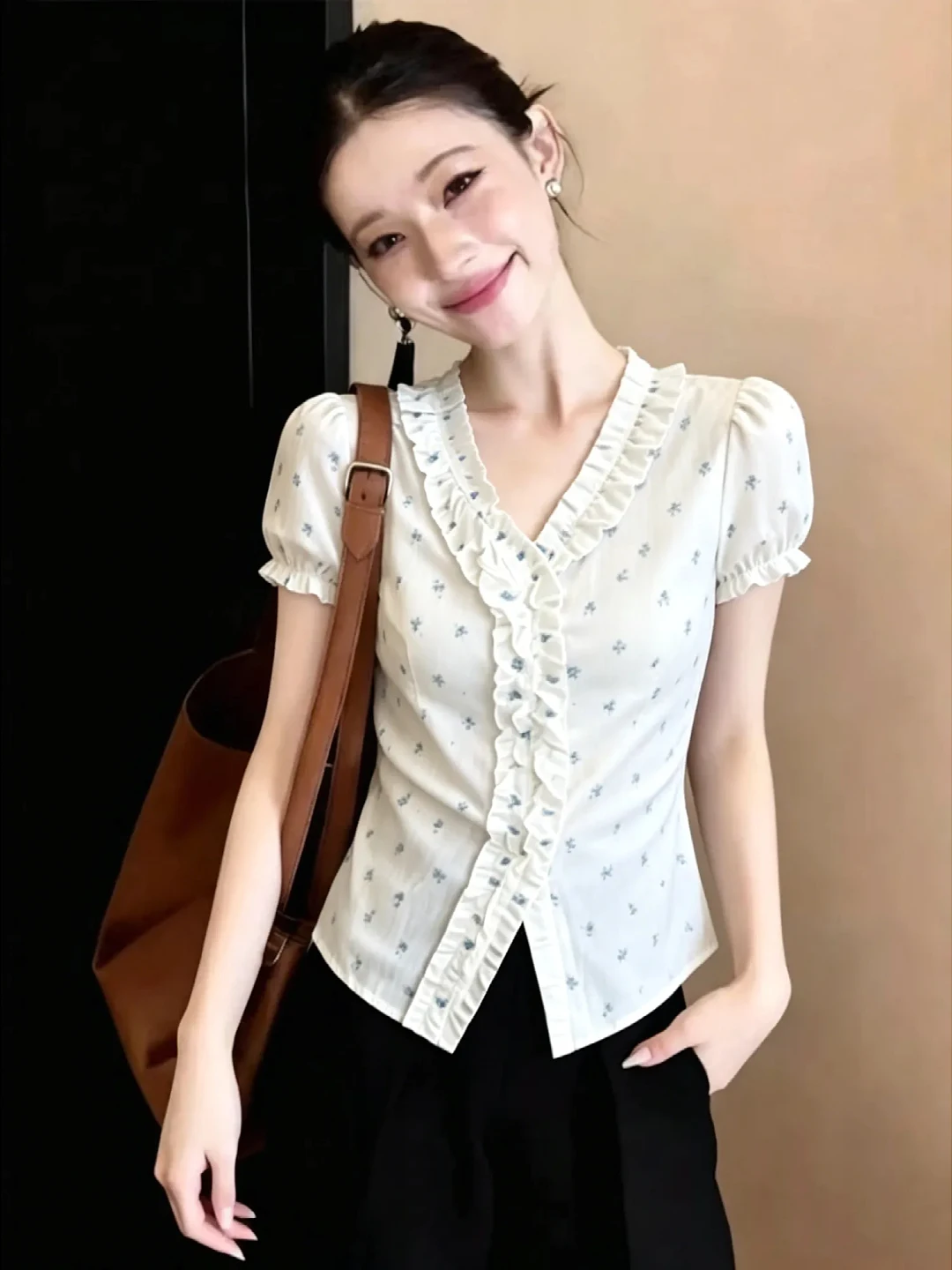

Elegant V-Neck Bubble Sleeve Floral Print Shirt Women's plus Size Gentle Style Summer New Arrival Slimming Top Korean Style