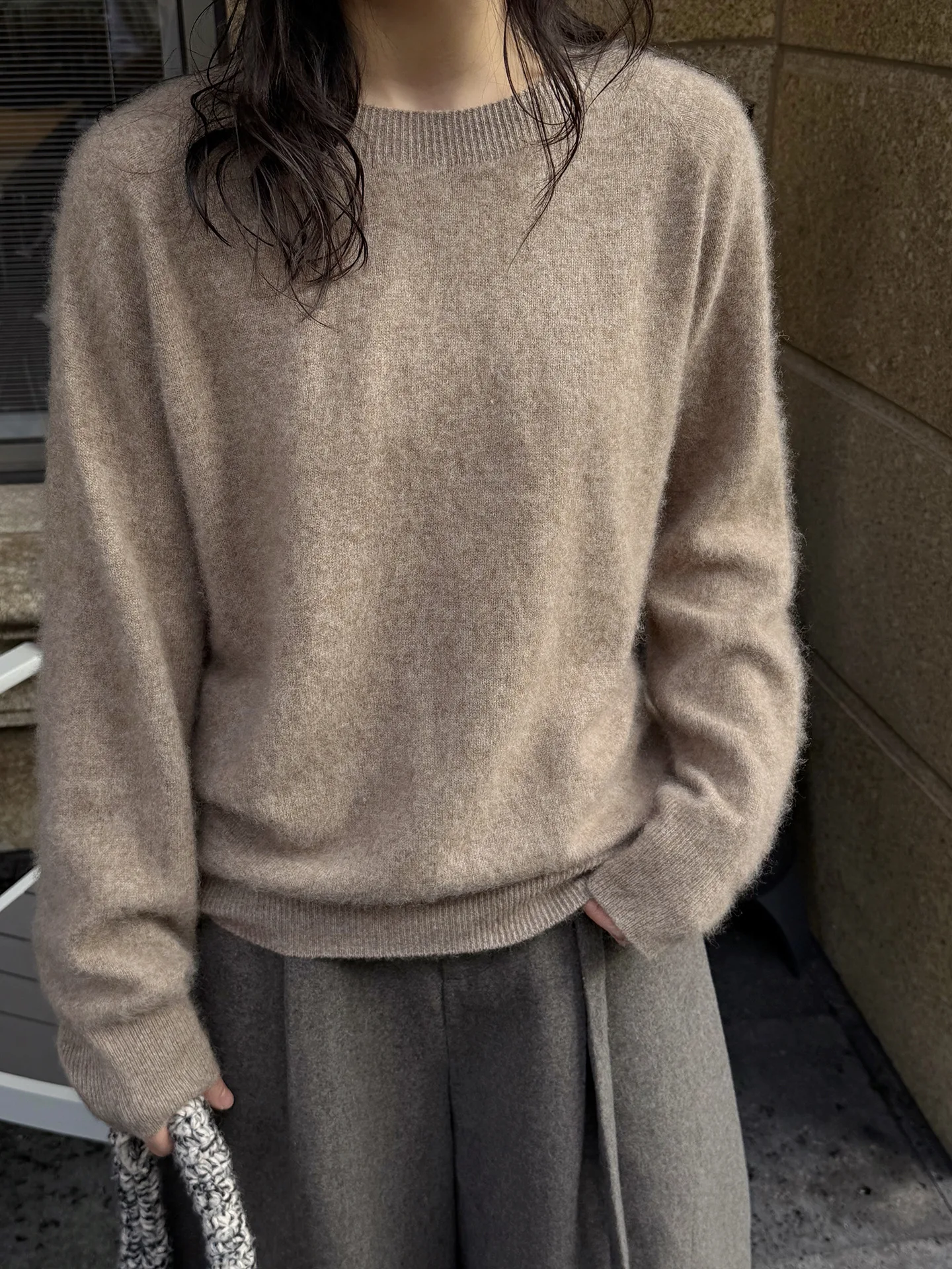 

Early spring simple and lazy feeling, water shield round neck wool cashmere sweater, soft and loose top for women