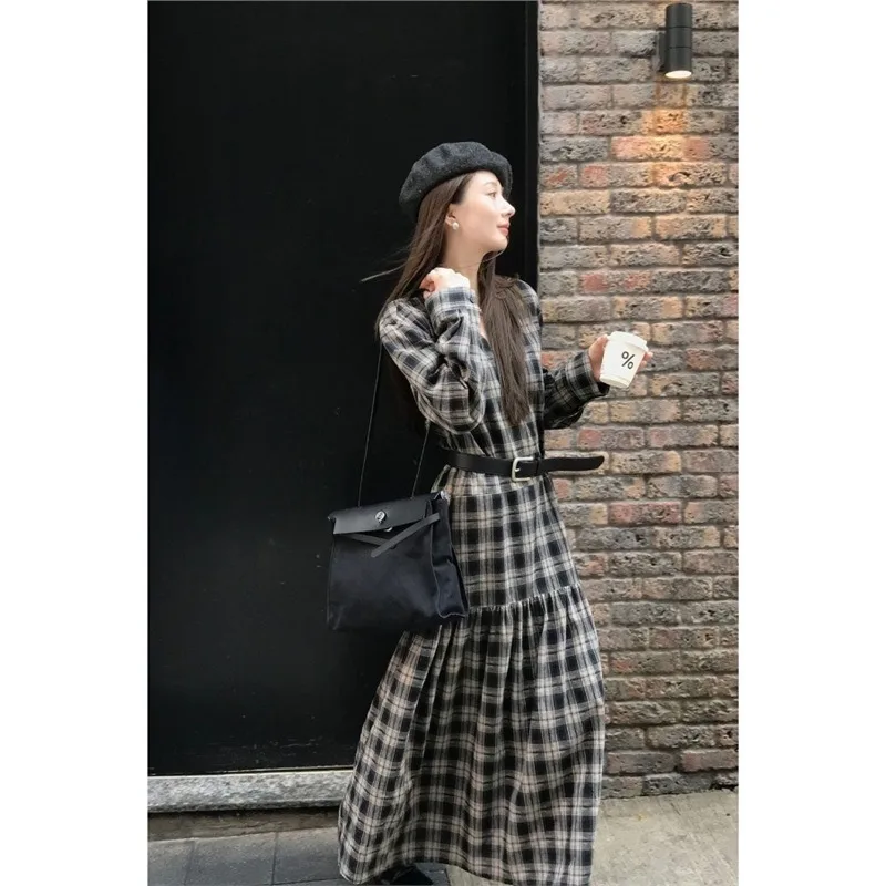 Retro French Pleated Design Plaid Long-sleeved Loose Dress for Women Autumn Art New Style Plaid Vacation Long Dress Women’s Wear
