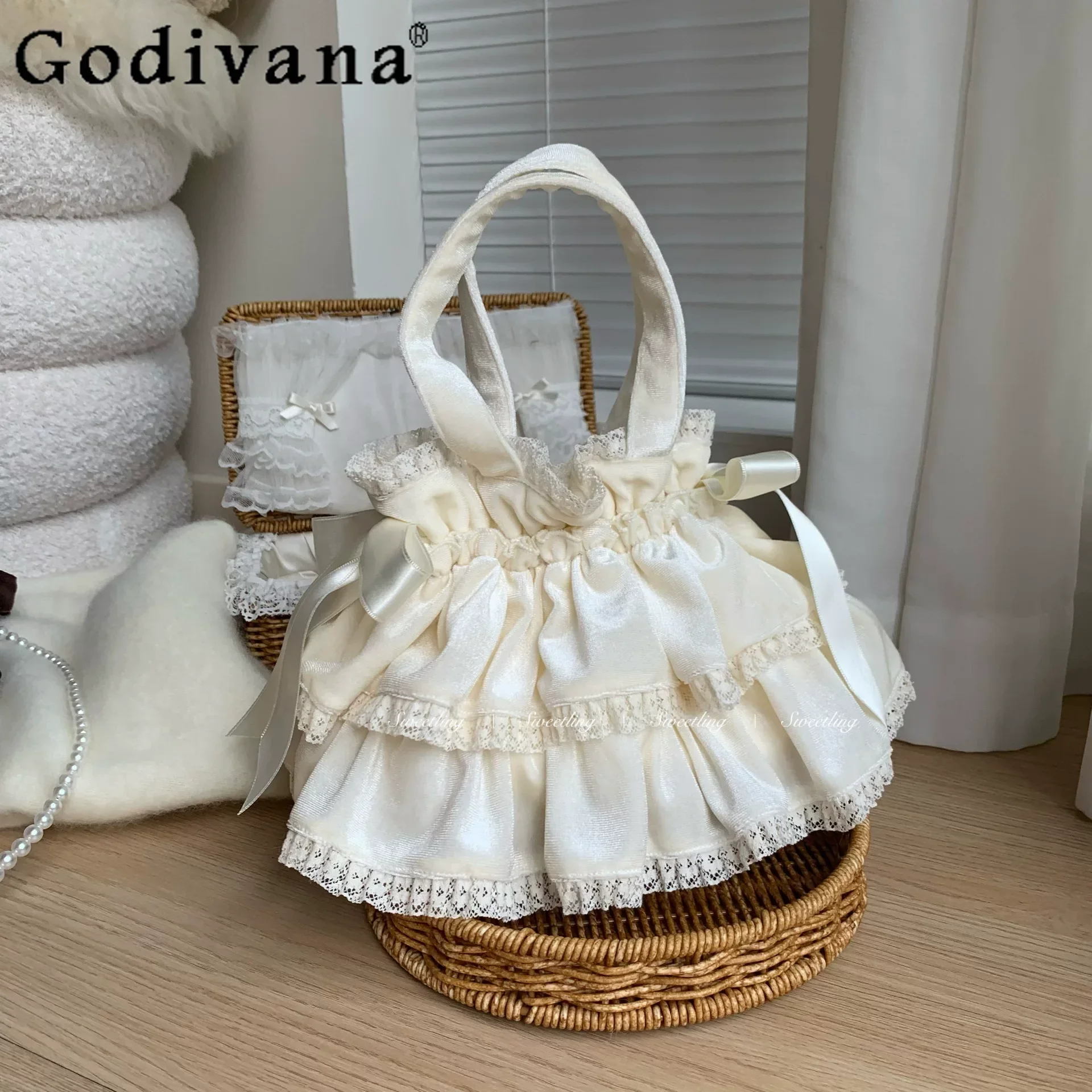 

Japanese Girl Ruffled Edge Lace Velvet Handbag Sweet and Cute Girl Doll Feeling Versatile Pearl Chain Messenger Bag
