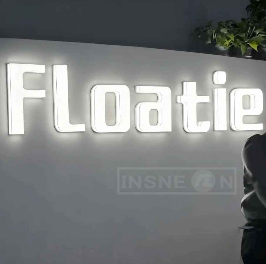 علامة باب الشقة شعار شخصي الذهب معدن الخلفية للجدار مكتب الجمال الأعمال الإعلان 3D صالون اسم Led النيون بار