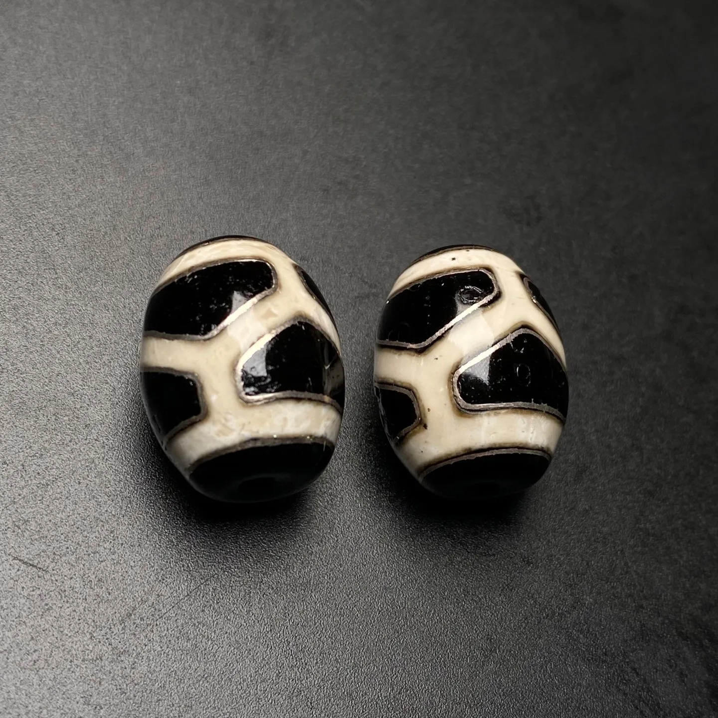 2 Pcs Tibetan Agate Inlaid Silver Wire Turtle Back Dzi Bead Amulet Pendant G3703