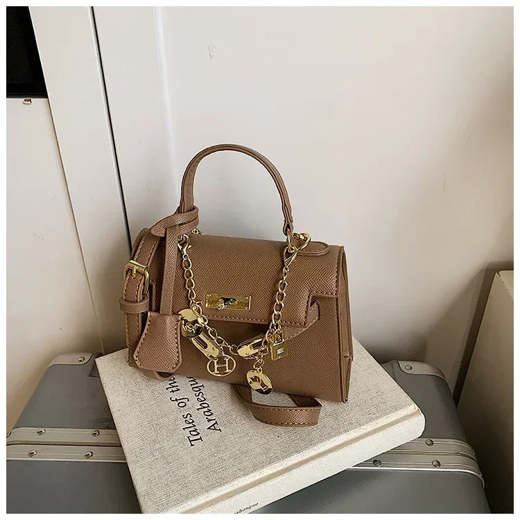 

High-End Solid Color Crossbody Purse Bag For Women With Large Capacity And Trendy Paris Fashion Design