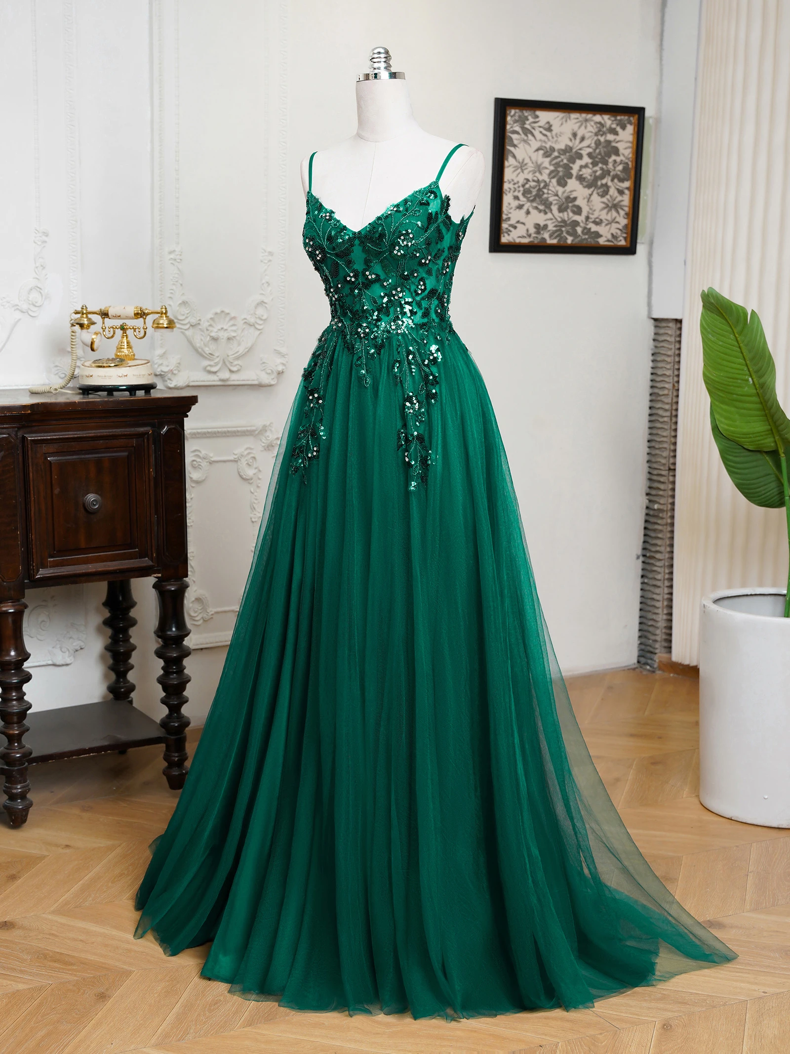 Sexy Maxi Train Evening Dresses Spaghetti Straps V-Neck Sequin Appliques Backless Prom Dress Tulle A-Line High Split Sling Gowns image 5