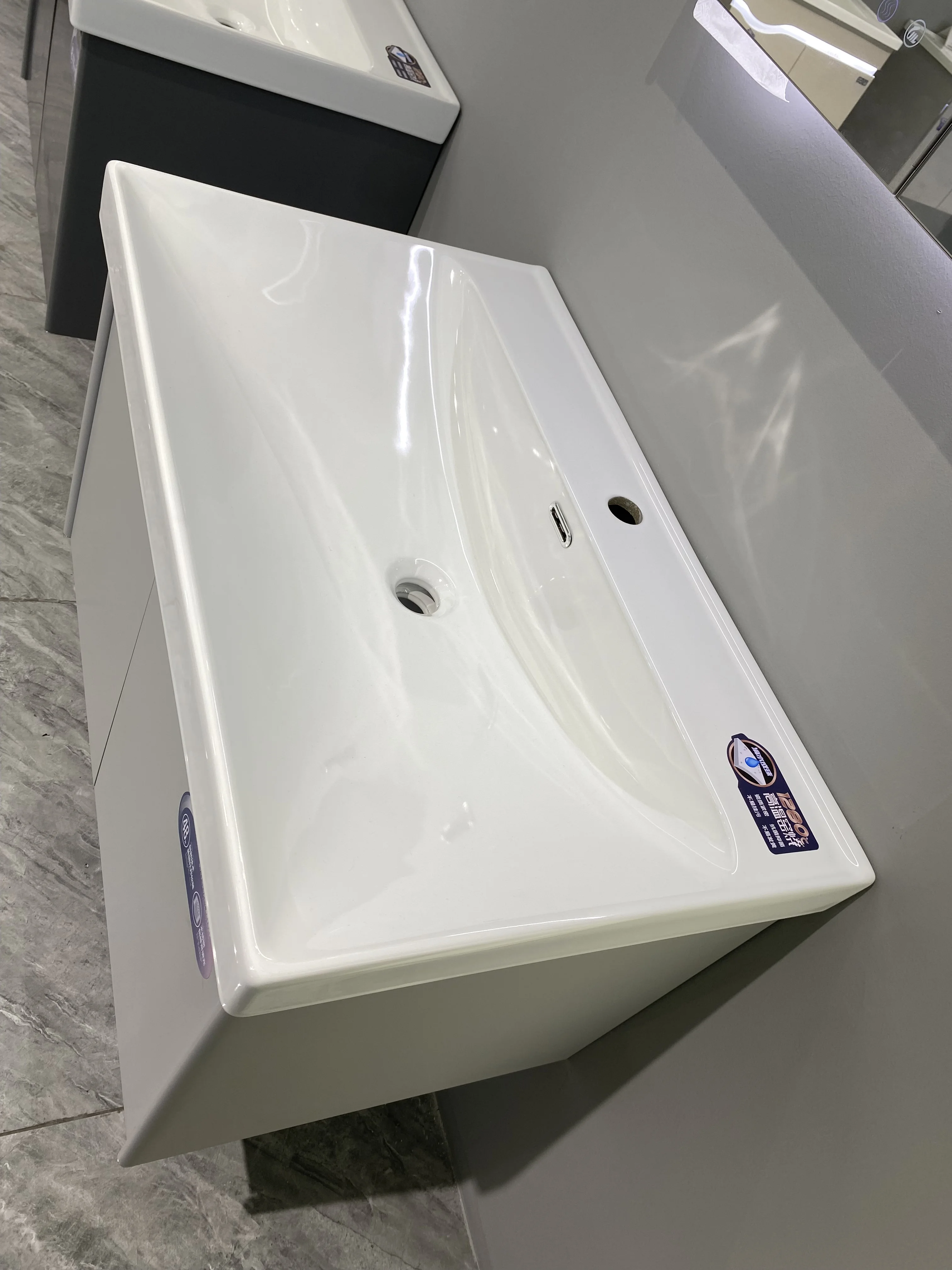 Lady All Aluminum Modern Wall-Mounted Vanity Combo Lighted Defogger Mirror Easy Clean Ceramic Basin 60cm Bathroom Vanity