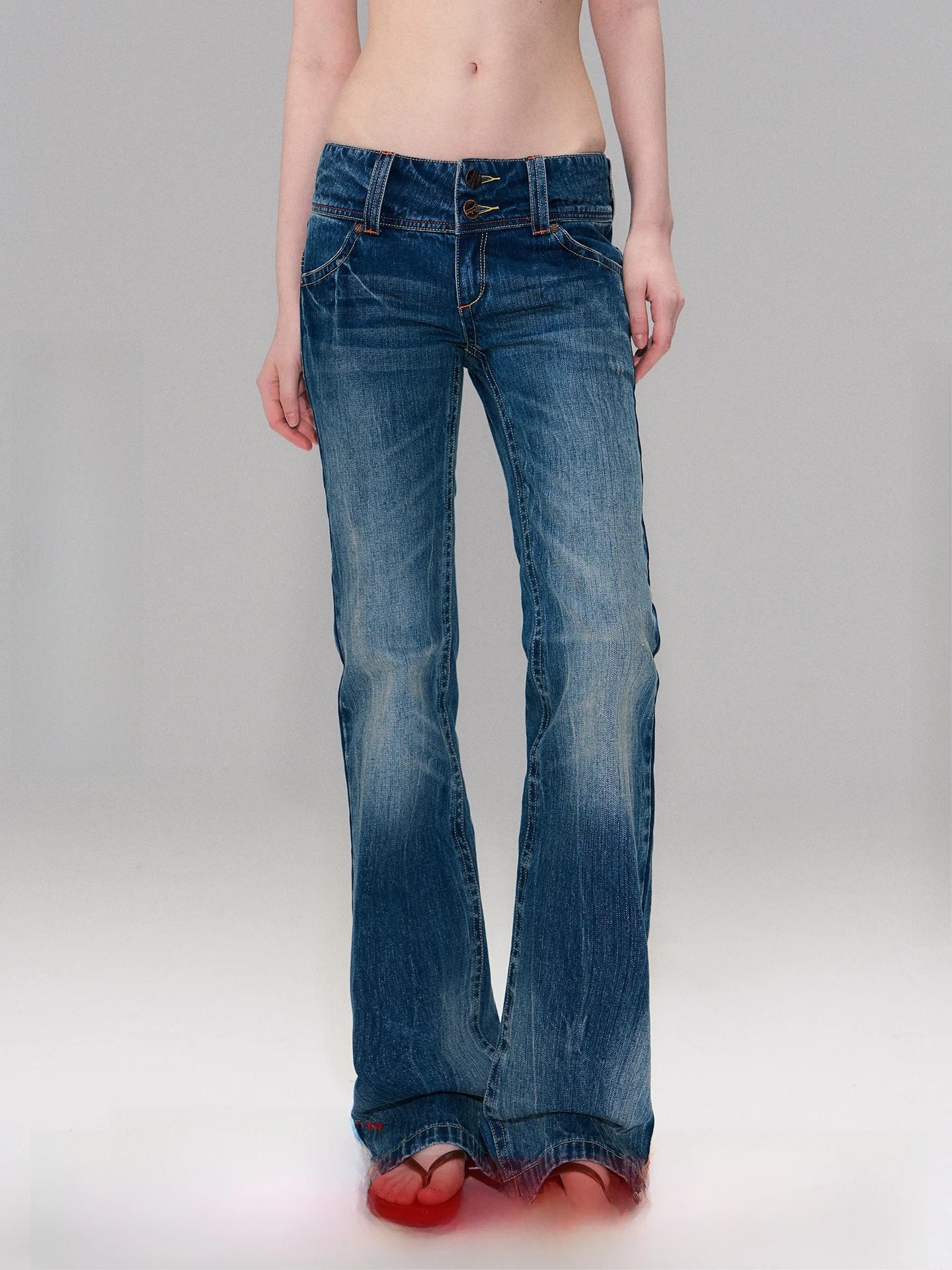 

Джинсы женские повседневные из хлопка, с эффектом потертости, низкой посадкой, слегка расклешенные, облегающие, на все сезоны