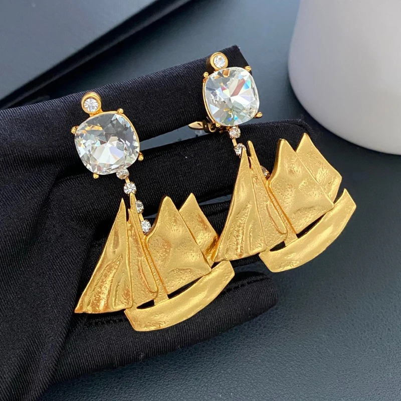 

Vintage Europe American Large Crystal Gold Retro Earrings Luxury Ear Clip Women Top Quality Unique Design Jewelry Trend