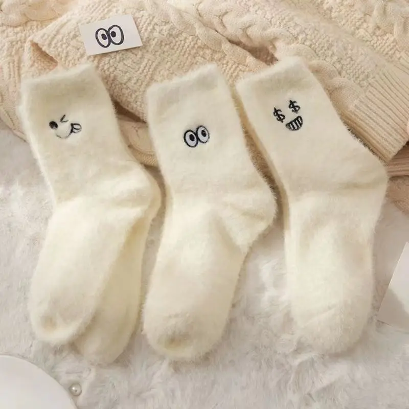 Chaussettes brodées en fourrure de vison pour femmes, bas chauds respirants, chaussettes optiques polyvalentes, yeux de dessin animé, peluche, automne et hiver