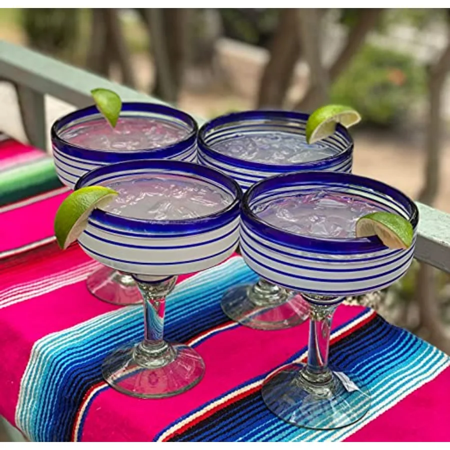 Conjunto de vidro soprado à mão mexicano com 4 copos Margarita de 16 onças com design espiral azul perfeito para festas ao ar livre Beachside Gatheri