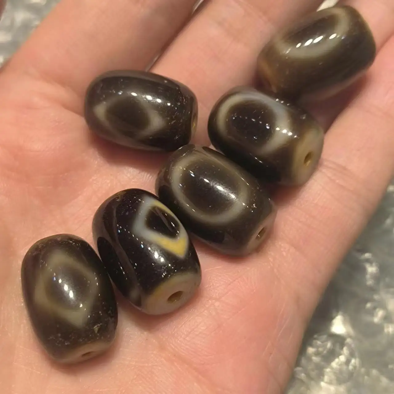 

10pcs/lot natural six-character proverb pattern old agate dzi Barrel beads rare Weathering lines Yellow teeth Accessories amulet