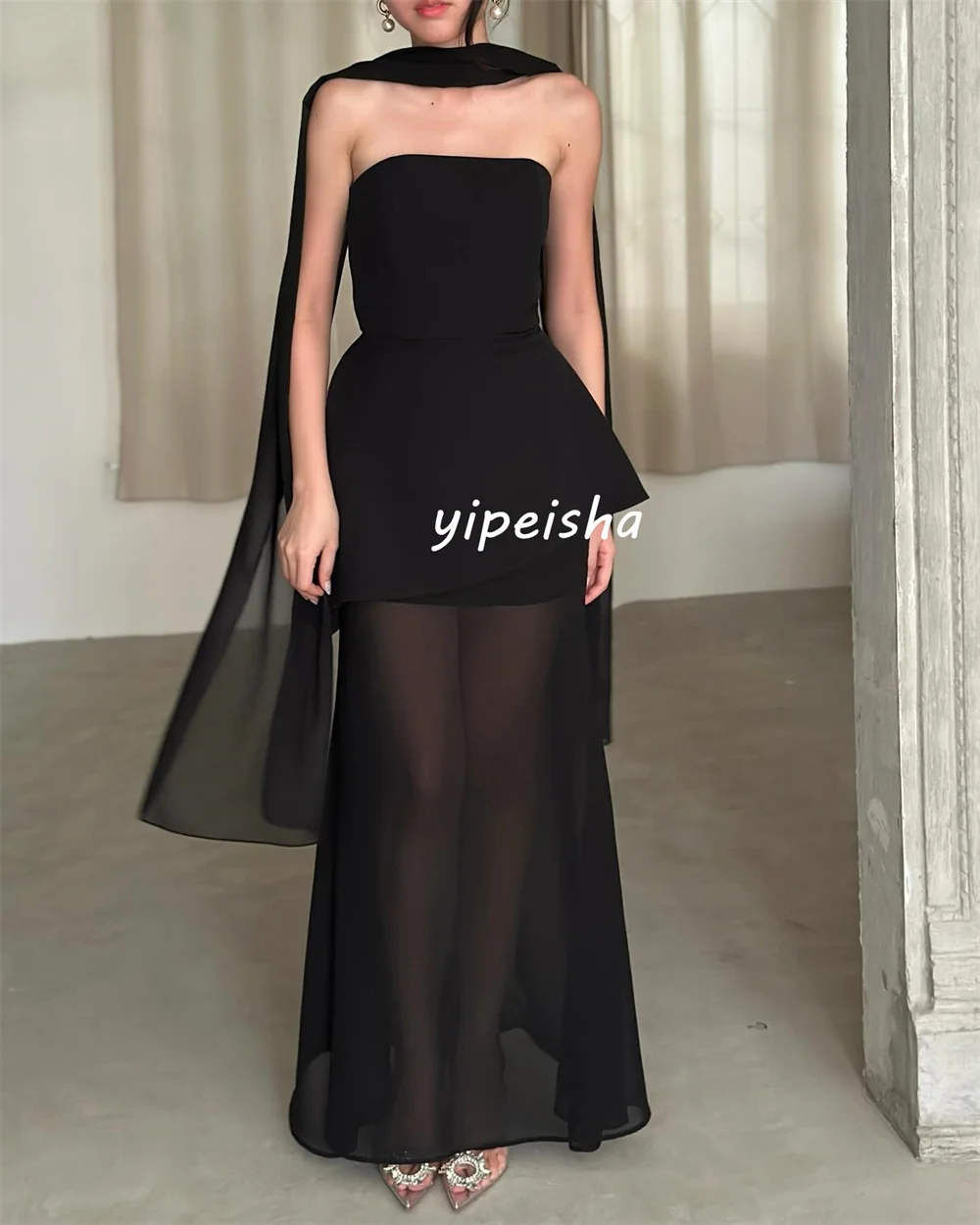 Taglie disponibili in stile moderno personalizzate Abiti midi dritti senza spalline con pieghe in chiffon Abiti da cerimonia su misura Sexy di alta qualità