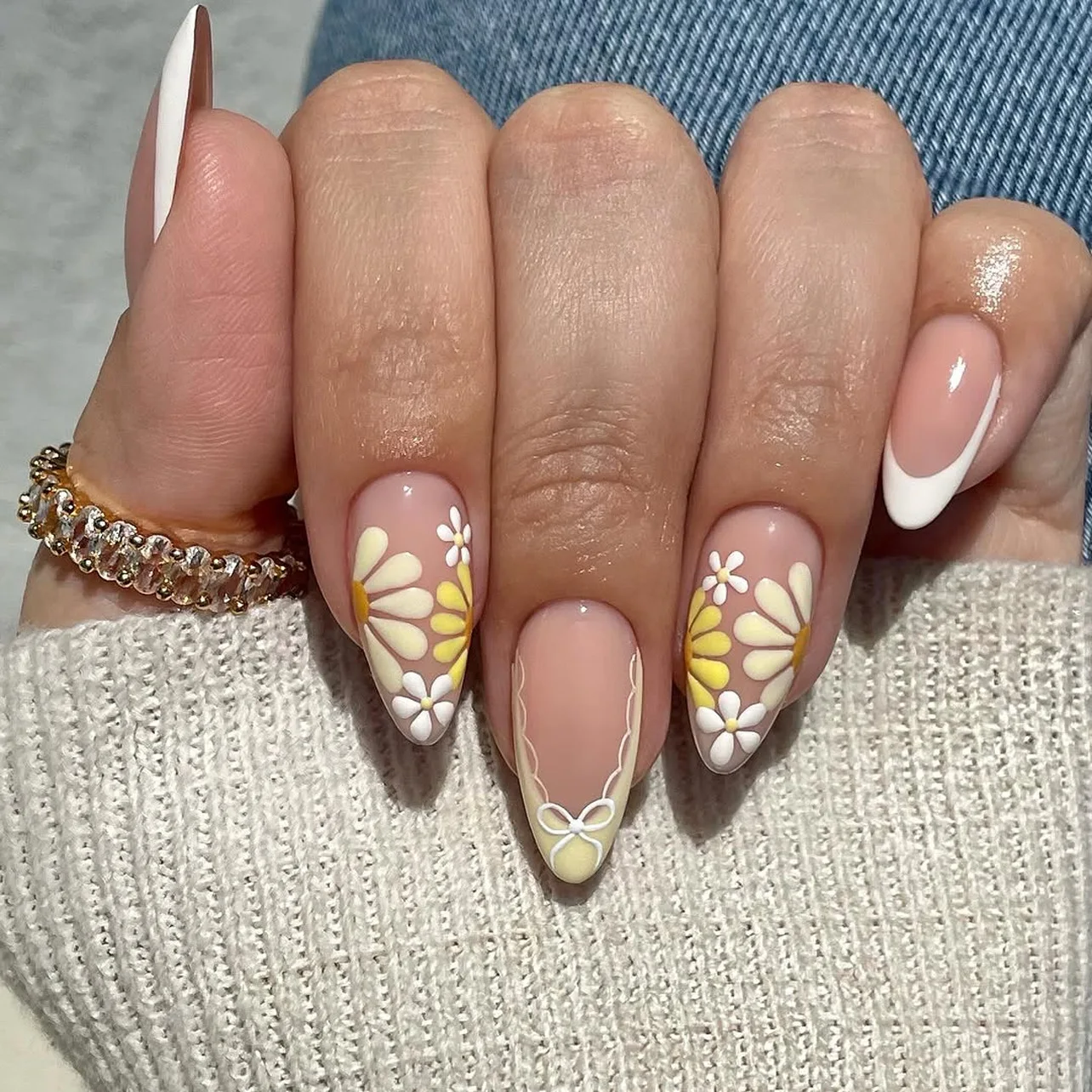 Gelb-weiße Schleife, französische süße Gänseblümchen, Sommer-Nagelkunst, modische künstliche Nägel, abnehmbare, fertige künstliche Nägel, zum Aufdrücken auf die Nägel