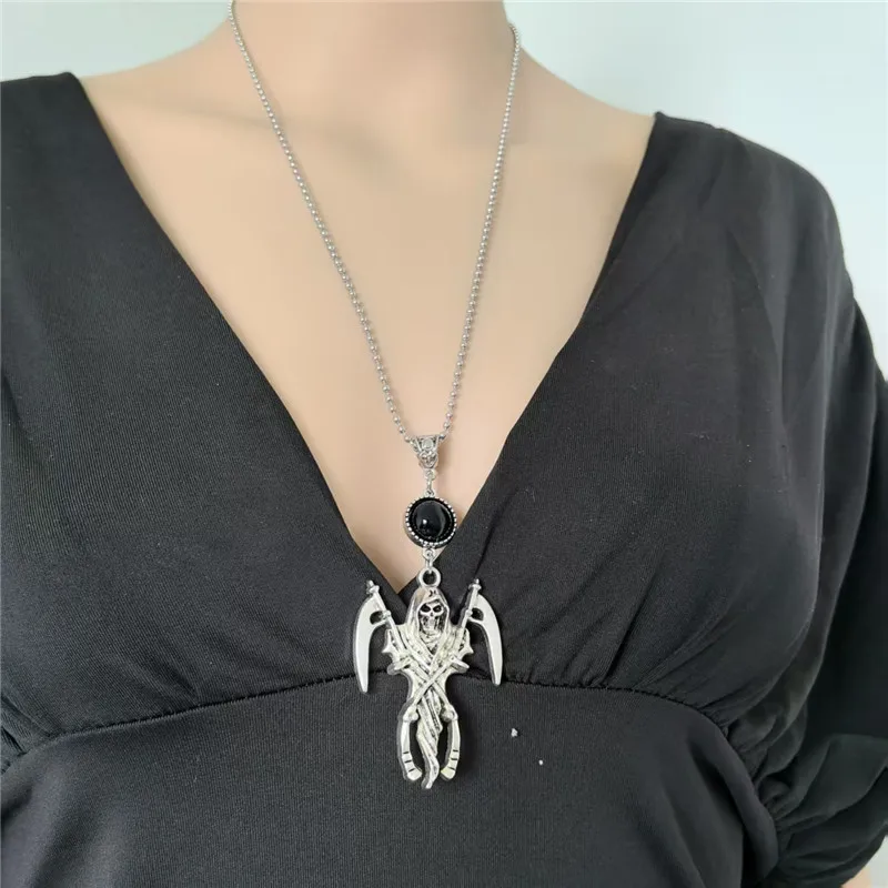 Vintage Distressed Punk Grim Reaper Sickle Necklace for Men, Halloween Imitation Agate Black Half-Bead Skull Necklace for Women