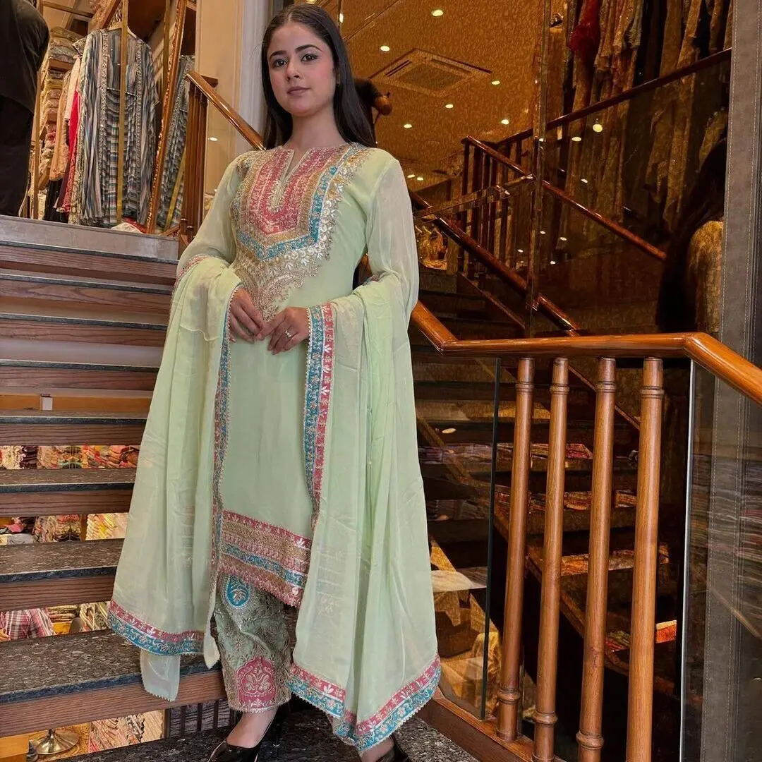

Heavy Faux Georgette Salwar Kameez Women