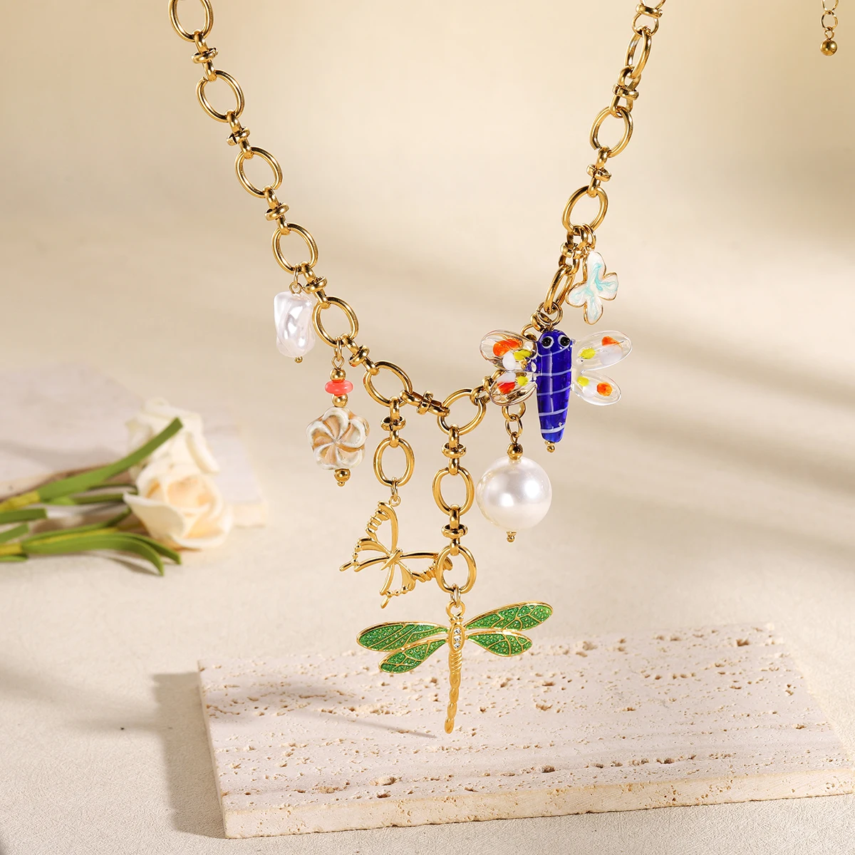 

Cottagecore Insect Charm Necklace for Women Green Dragonfly Butterfly Glass Fly Chunky Gold Chain Pearl Pendant Jewelry