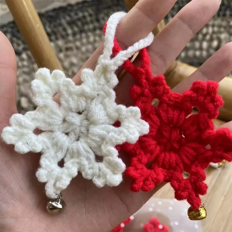 Christmas Snowflake DIY Keychain Winter Women Men Cute Handmade Woven Pendant Exquisite Plush Bell Keychains Fashion Accessories