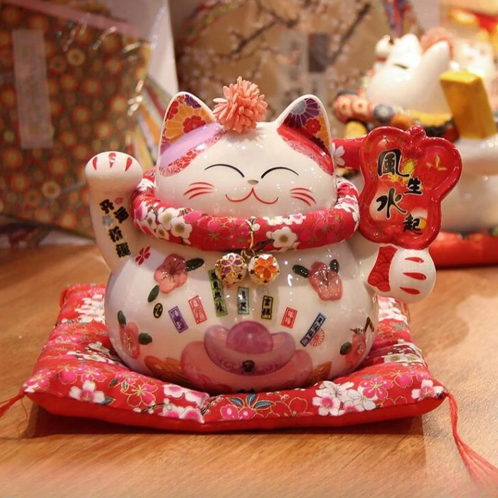 Lucky Cat Piggy Bank Decorative Sculpture Cute Toy Collection Money Container for Office Birthday Desktop Living Room Decoration