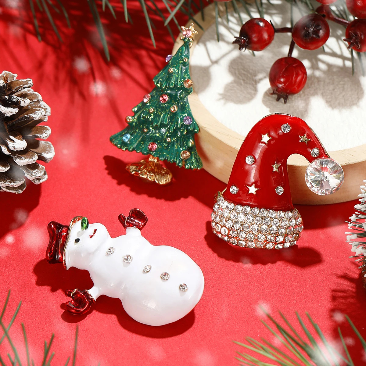 Classic Rhinestones Christmas Brooches for Women Unisex Enamels Pins Banquets Party Backpack New Years Gifts Jewelry Accessories