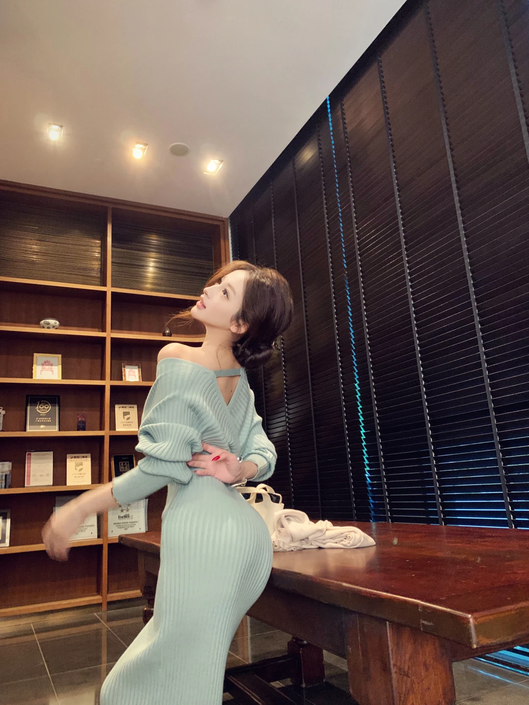 Feminino com decote em v malha manga longa bodycon vestido sexy volta recorte com nervuras camisola vestido outono coreano na moda escritório senhora outfits