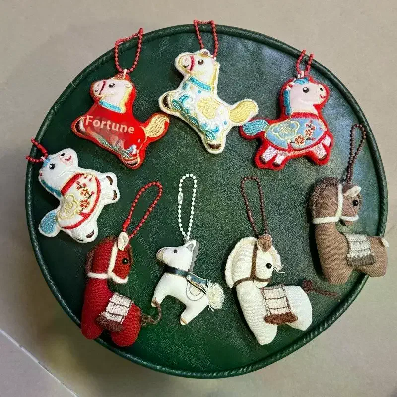 

Год Лошади, китайский Зодиак, украшение, Новый год, праздничная кукла, пони, брелок для школьной сумки, подвеска в китайском стиле, счастливый праздничный подарок