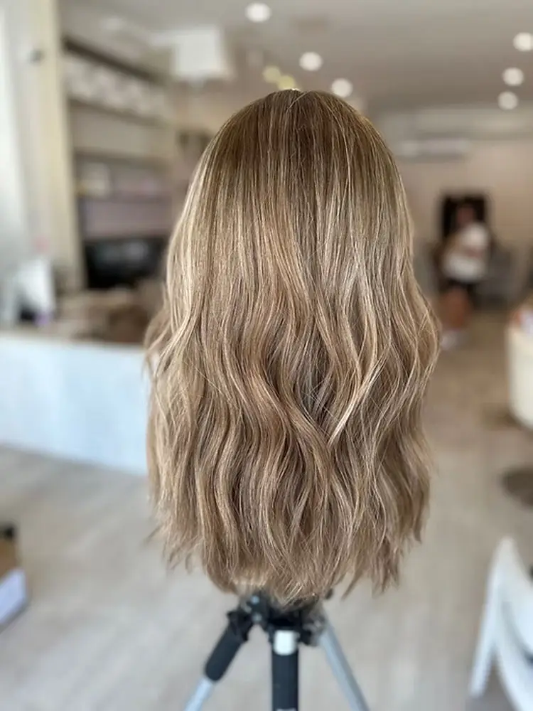 العصرية 13x4 أومبير دسم شقراء HD شعر مستعار دانتيل مع جذور داكنة ألياف مقاومة للحرارة غلويليس شعر مستعار موجة طبيعية الطبقات زي امرأة #3