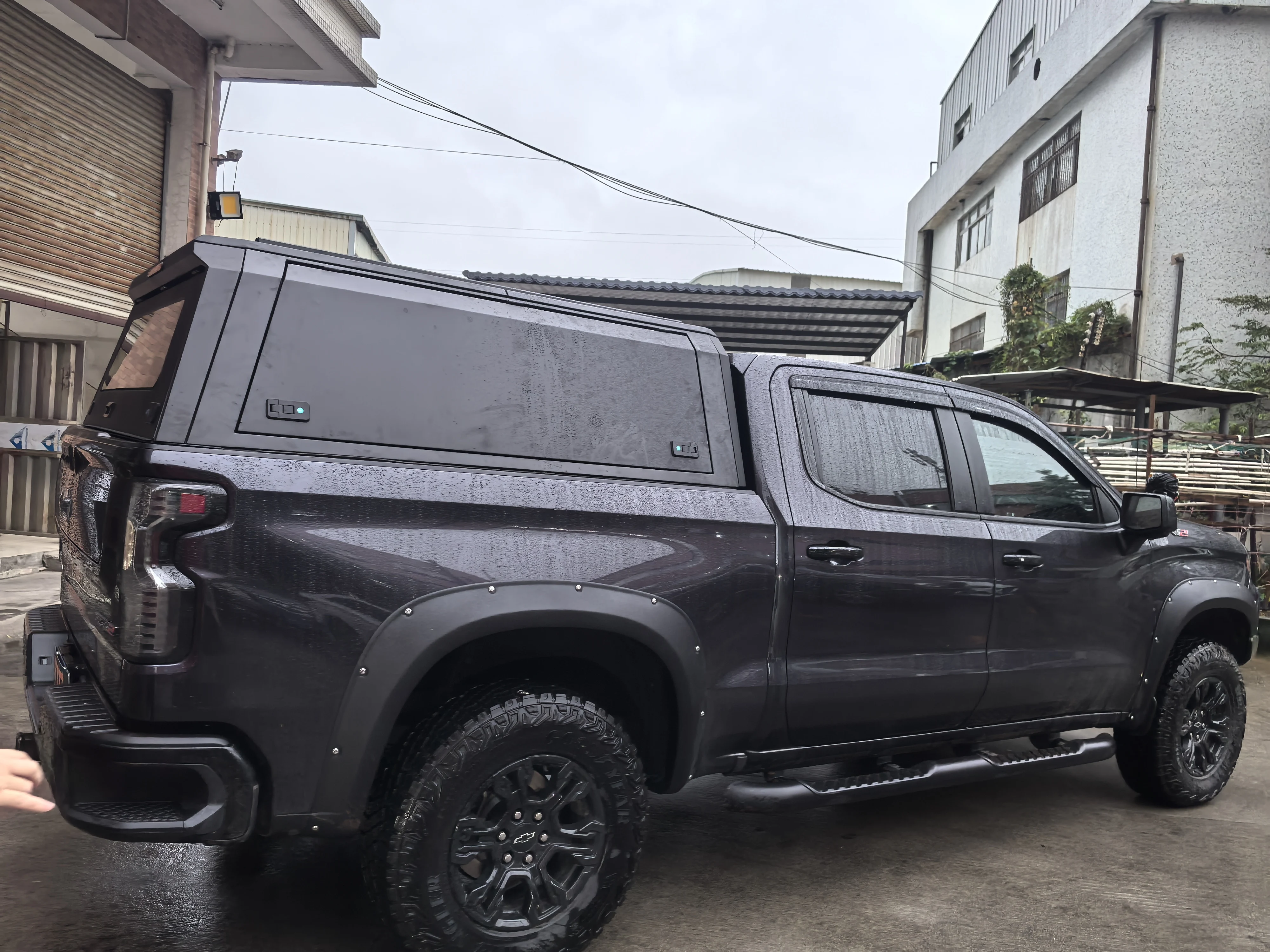 

Крышка кузова Dream Garage для SILVERADO 2500 2019+/SIERRA 2500 2019+ 6.8FT, жесткая, из алюминиевого сплава, с отсеком для хранения