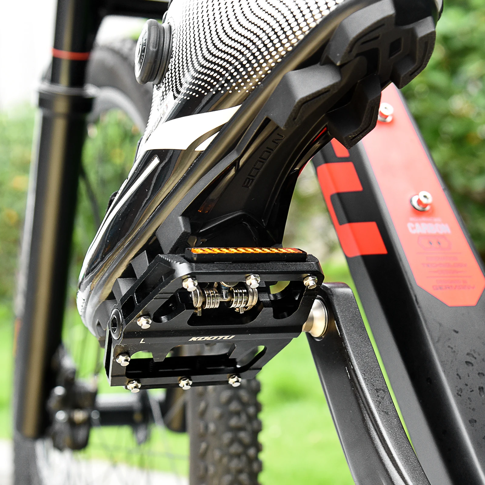 

KOOTU Mountain bike bike self-locking pedals Road bike clip-on SPD locking pedals Universal pedals with 3 bearings