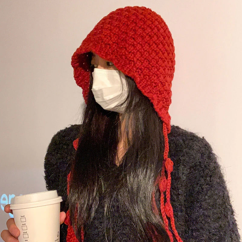 قبعة سفر نسائية من Atmosphere Wear قبعة محبوكة بشرابة كروشيه حمراء